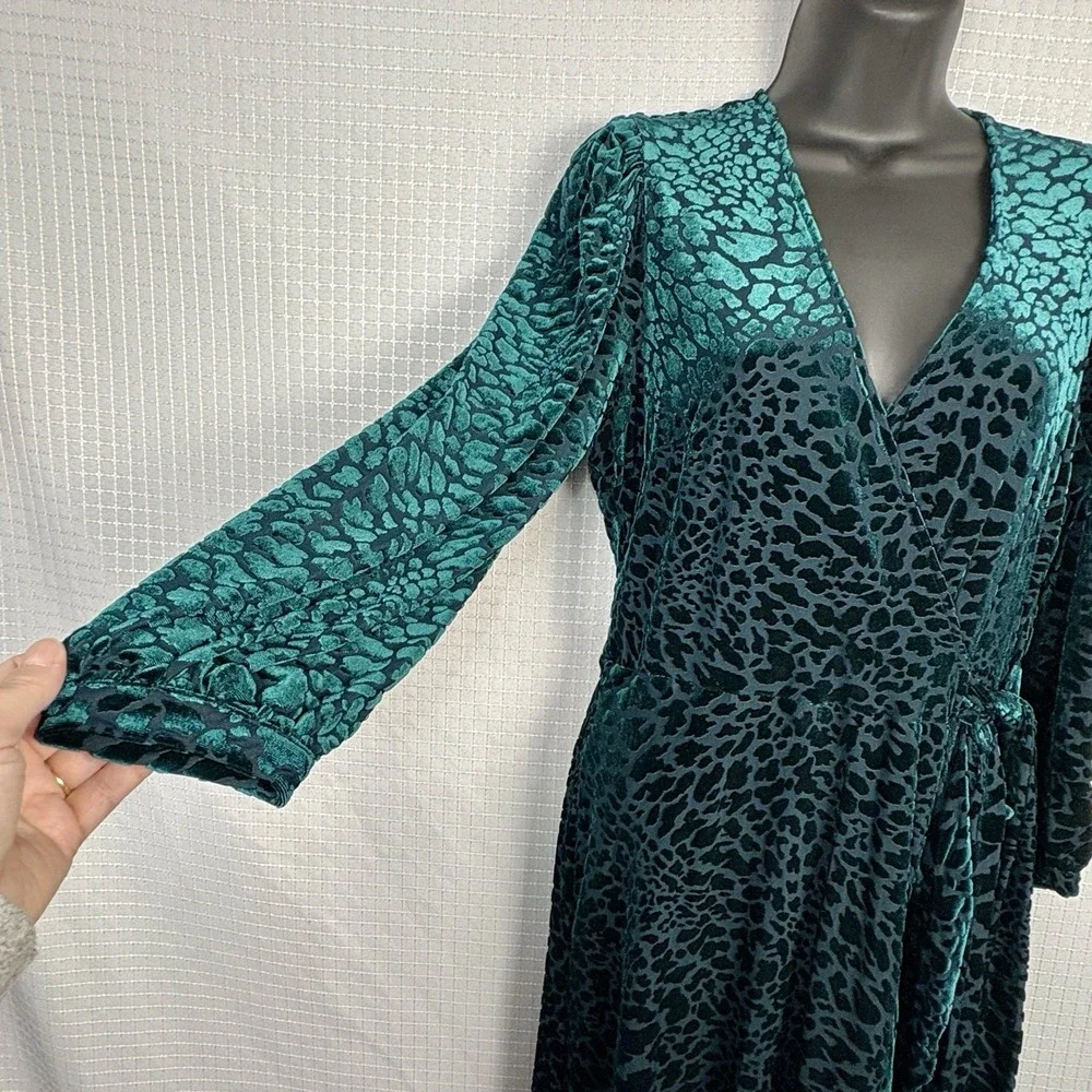 Calvin Klein‎ Velvet Burnout Faux Wrap Dress Womens 6 Party Holiday Event NYE - Picture 3 of 9